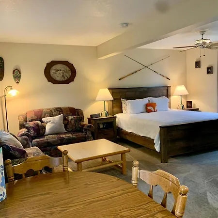 Fox Hollow Inn